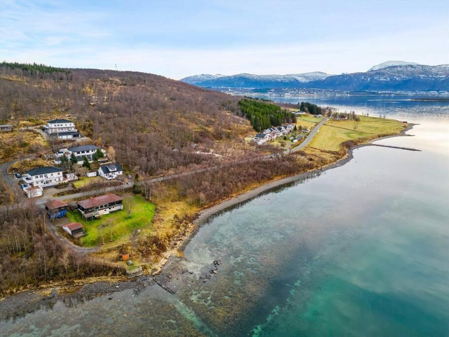 Hus Med Egen Strandlinje Tromsø Eksteriør bilde