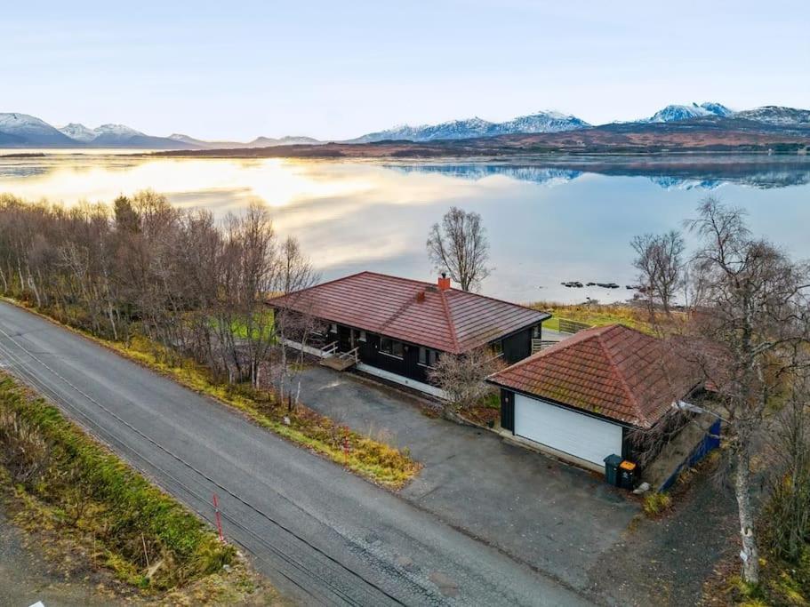 Hus Med Egen Strandlinje Tromsø Eksteriør bilde