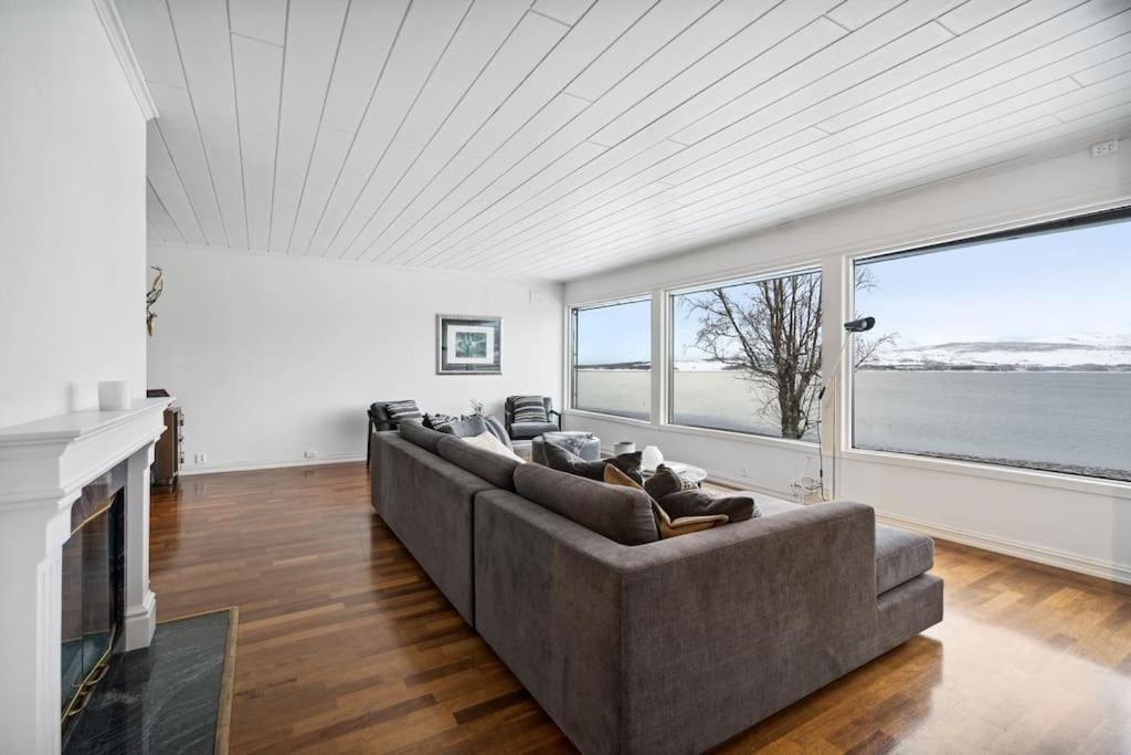 Hus Med Egen Strandlinje Tromsø Eksteriør bilde