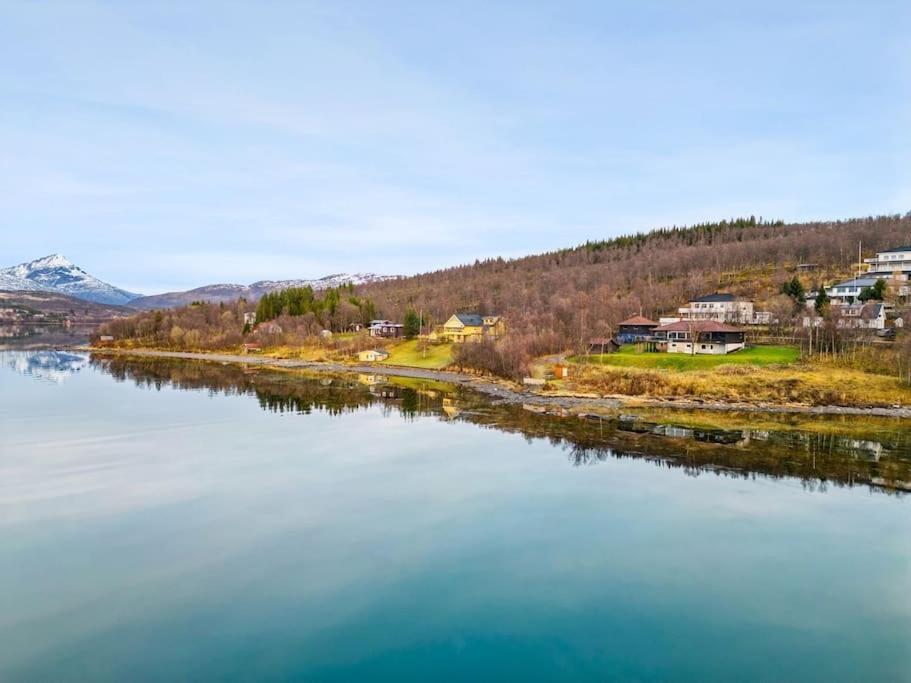 Hus Med Egen Strandlinje Tromsø Eksteriør bilde