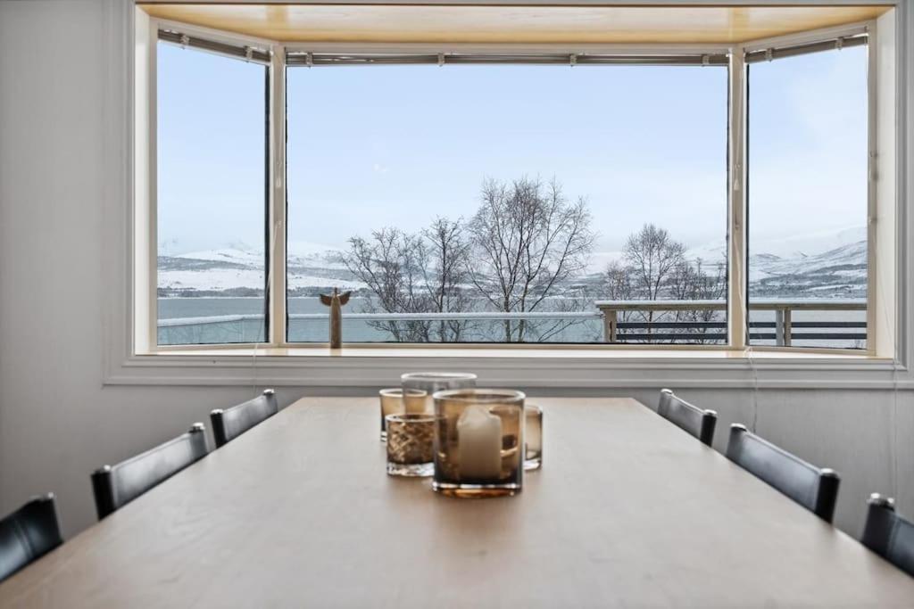 Hus Med Egen Strandlinje Tromsø Eksteriør bilde